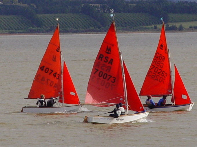 6 THEEWATERSKLOOF DAM IS A POPULAR VENUE FOR NATIONAL AND INTERNATIONAL REGATTAS.